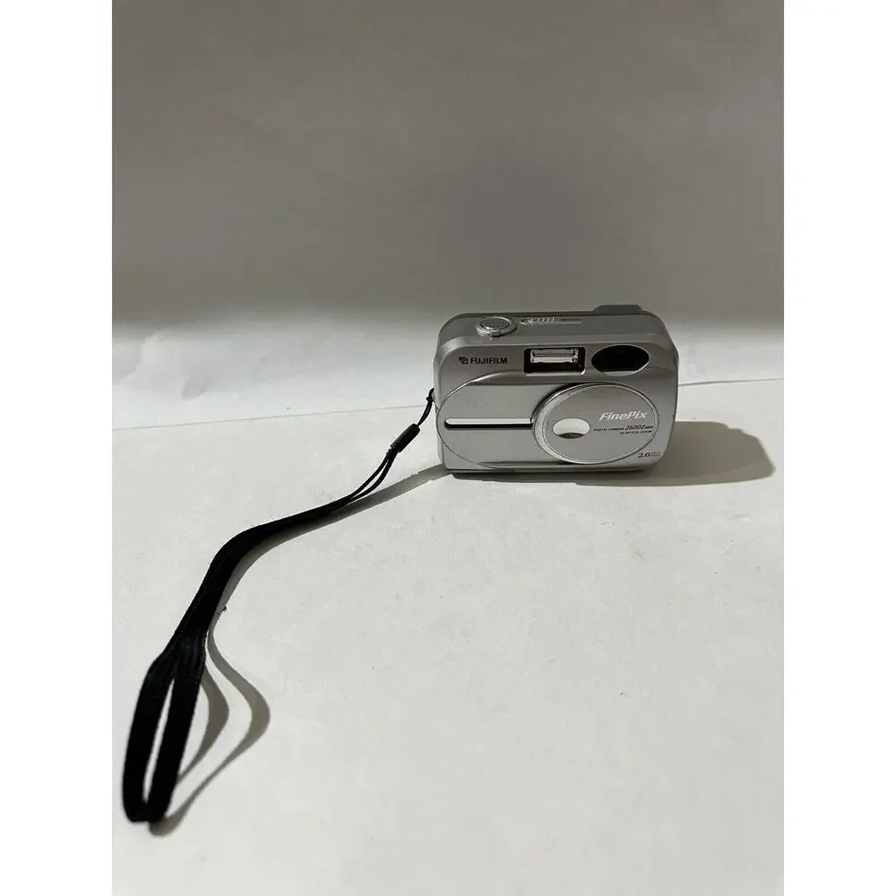 Fujifilm Digital Camera FinePix 2600 Zoom 2.0MP Silver For‎ Parts Repair ONLY